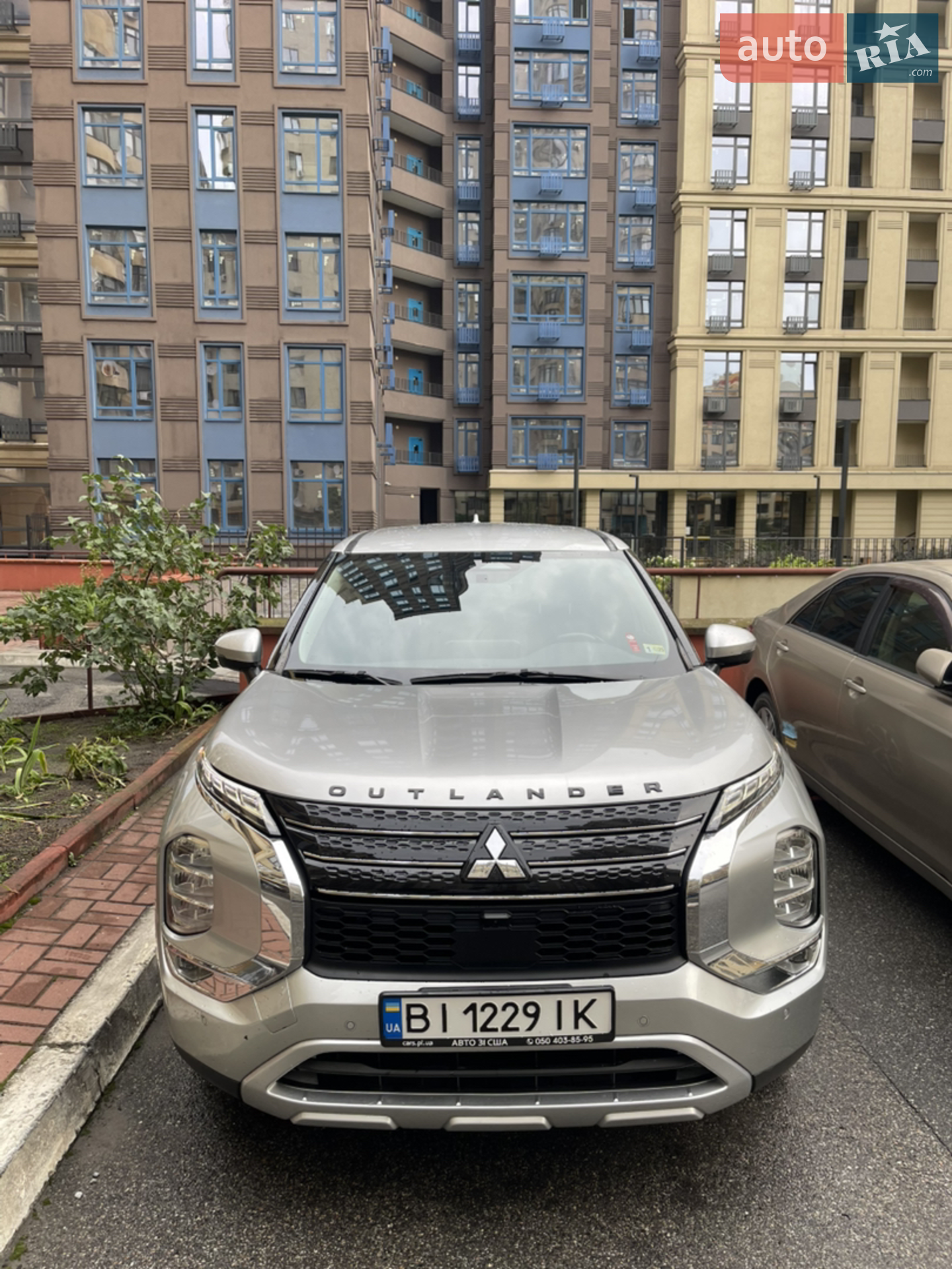2021 Mitsubishi Outlander - фото 1
