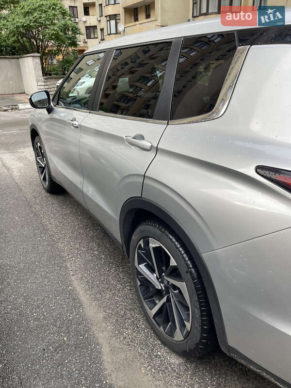 Внедорожник / Кроссовер Mitsubishi Outlander 2021 в Киеве