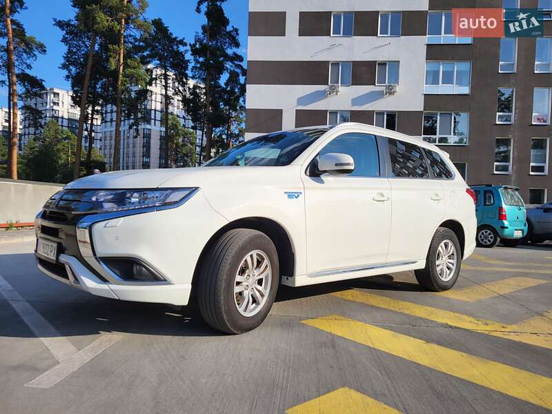 Внедорожник / Кроссовер Mitsubishi Outlander 2019 в 