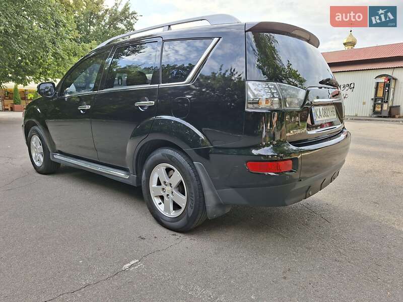 Позашляховик / Кросовер Mitsubishi Outlander 2010 в Чернігові