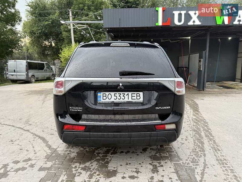 Внедорожник / Кроссовер Mitsubishi Outlander 2013 в Скале-Подольской