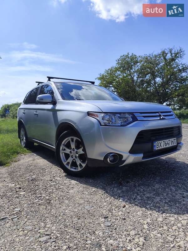 Внедорожник / Кроссовер Mitsubishi Outlander 2014 в Хмельницком
