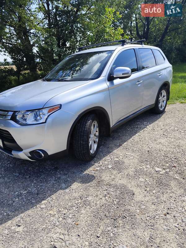 Внедорожник / Кроссовер Mitsubishi Outlander 2014 в Хмельницком