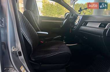 Внедорожник / Кроссовер Mitsubishi Outlander 2017 в 