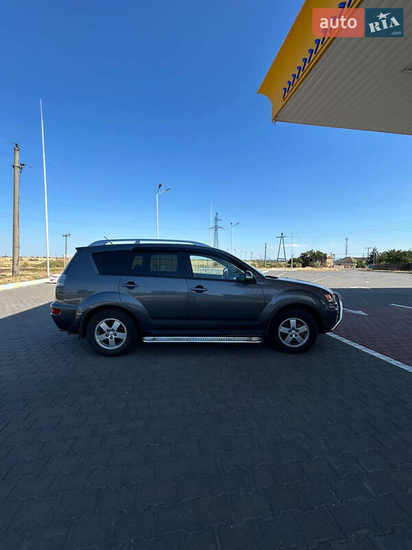 Внедорожник / Кроссовер Mitsubishi Outlander 2010 в Измаиле