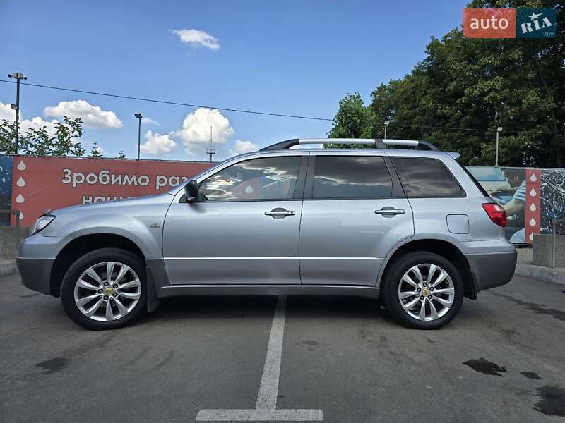 Позашляховик / Кросовер Mitsubishi Outlander 2008 в Києві