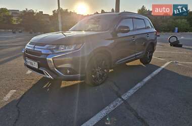 Внедорожник / Кроссовер Mitsubishi Outlander 2017 в Одессе
