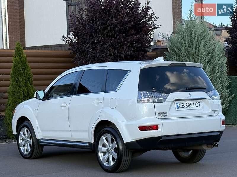 Внедорожник / Кроссовер Mitsubishi Outlander 2011 в Киеве