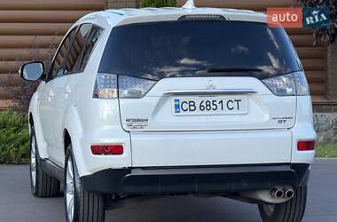 Внедорожник / Кроссовер Mitsubishi Outlander 2011 в 