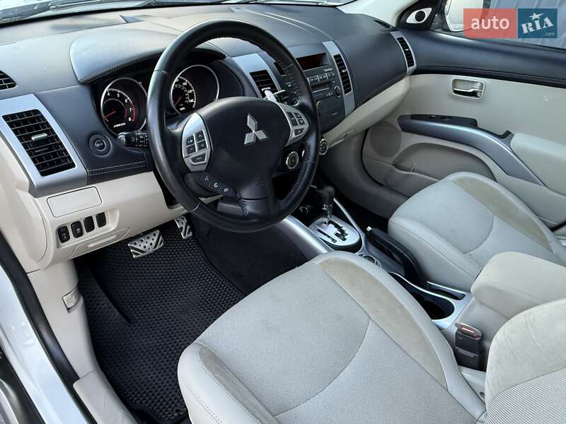 Внедорожник / Кроссовер Mitsubishi Outlander 2011 в Киеве