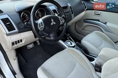 Внедорожник / Кроссовер Mitsubishi Outlander 2011 в 