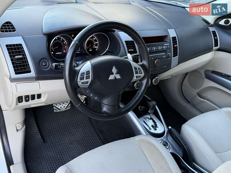 Внедорожник / Кроссовер Mitsubishi Outlander 2011 в Киеве