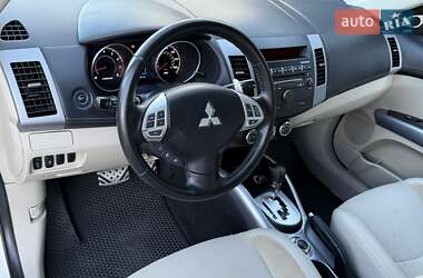 Внедорожник / Кроссовер Mitsubishi Outlander 2011 в 