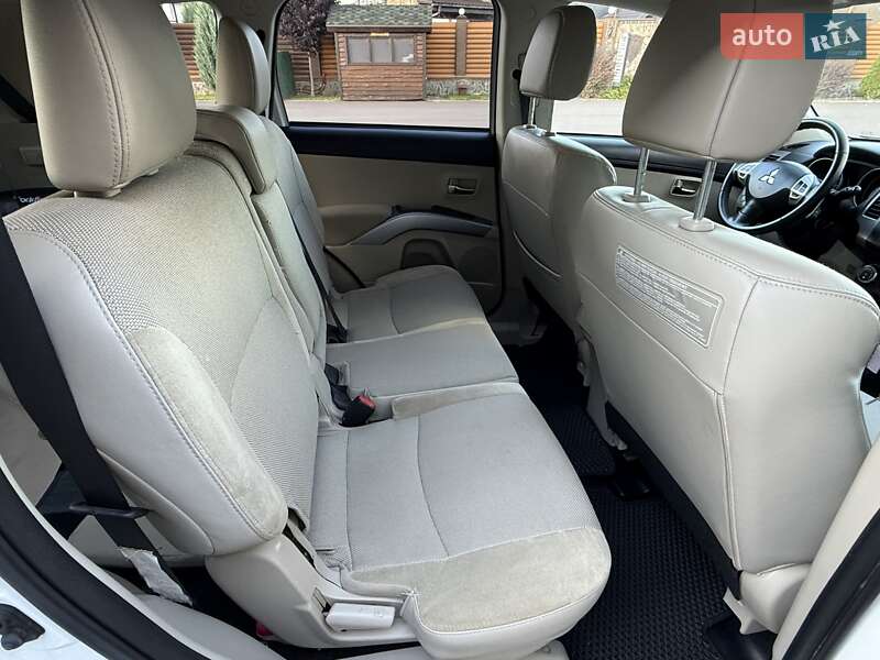 Позашляховик / Кросовер Mitsubishi Outlander 2011 в Києві