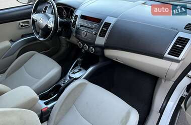 Внедорожник / Кроссовер Mitsubishi Outlander 2011 в 