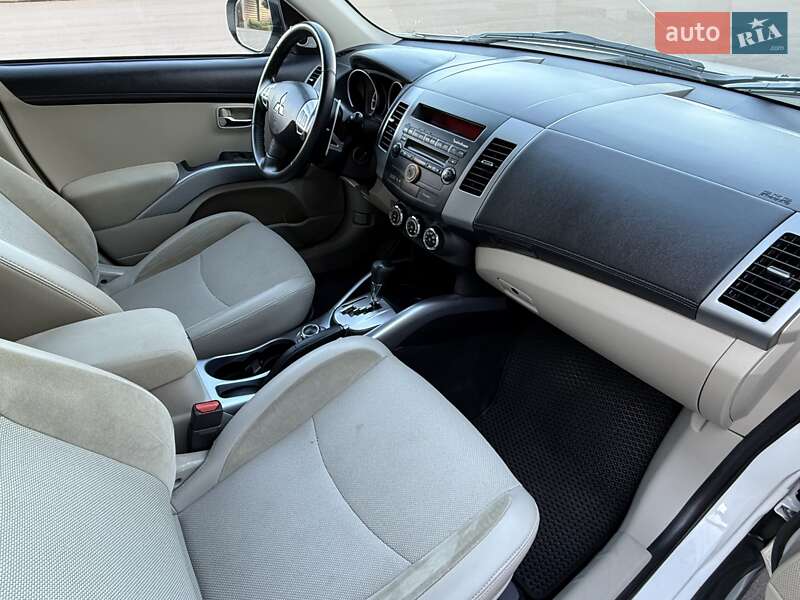 Внедорожник / Кроссовер Mitsubishi Outlander 2011 в Киеве