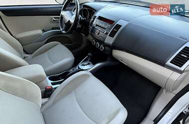 Внедорожник / Кроссовер Mitsubishi Outlander 2011 в 