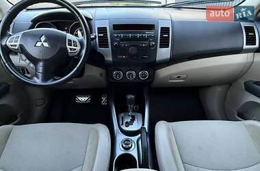 Внедорожник / Кроссовер Mitsubishi Outlander 2011 в 