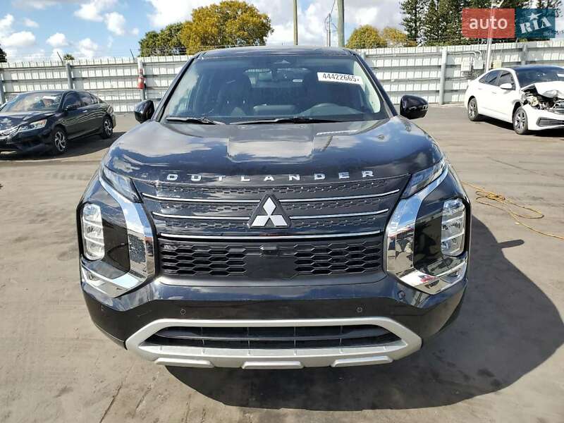 Внедорожник / Кроссовер Mitsubishi Outlander 2024 в Одессе