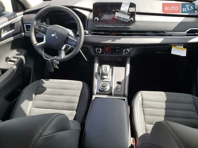 Внедорожник / Кроссовер Mitsubishi Outlander 2024 в Одессе