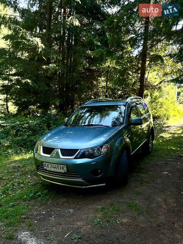 Внедорожник / Кроссовер Mitsubishi Outlander 2008 в Андреевке