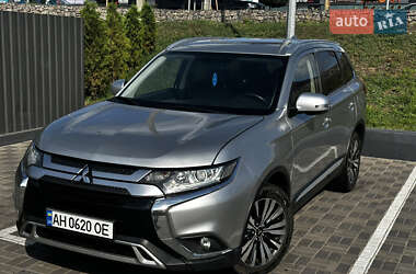 Внедорожник / Кроссовер Mitsubishi Outlander 2019 в Киеве
