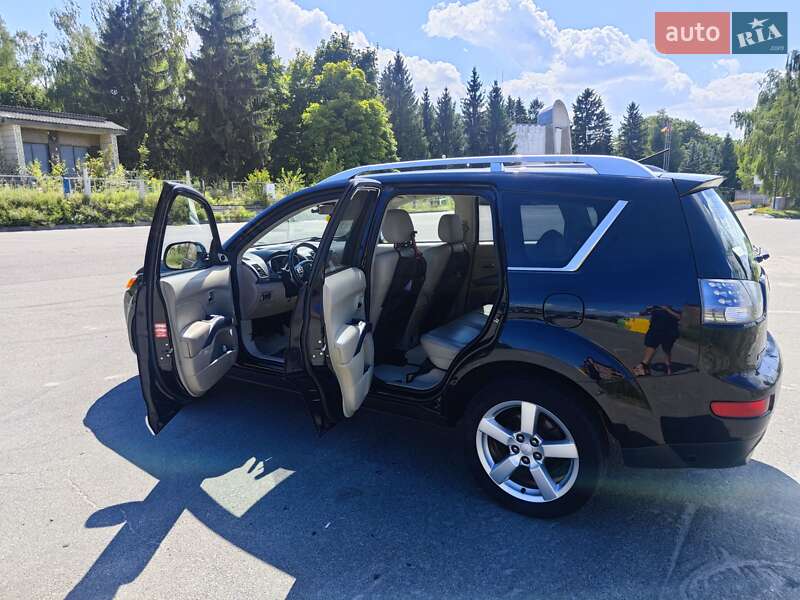 Позашляховик / Кросовер Mitsubishi Outlander 2009 в Києві