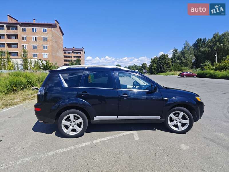 Позашляховик / Кросовер Mitsubishi Outlander 2009 в Києві