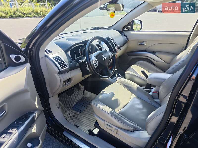 Позашляховик / Кросовер Mitsubishi Outlander 2009 в Києві