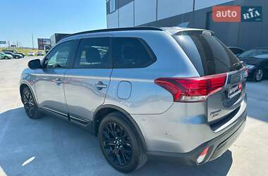 Внедорожник / Кроссовер Mitsubishi Outlander 2019 в 