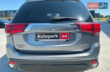 Внедорожник / Кроссовер Mitsubishi Outlander 2019 в 