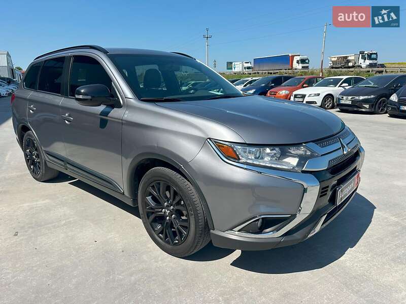 Внедорожник / Кроссовер Mitsubishi Outlander 2019 в Львове