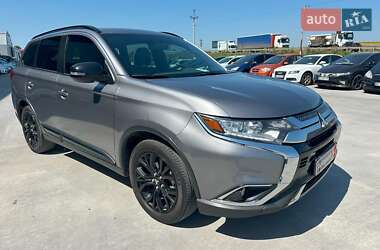 Внедорожник / Кроссовер Mitsubishi Outlander 2019 в 