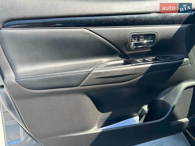 Внедорожник / Кроссовер Mitsubishi Outlander 2019 в Львове