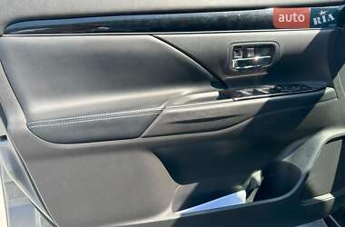 Внедорожник / Кроссовер Mitsubishi Outlander 2019 в 