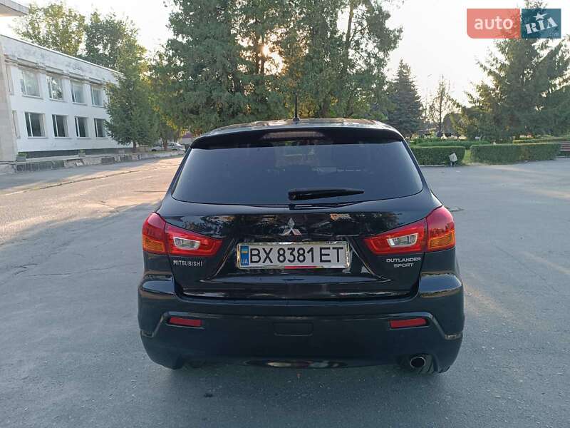 Позашляховик / Кросовер Mitsubishi Outlander 2010 в Полонному