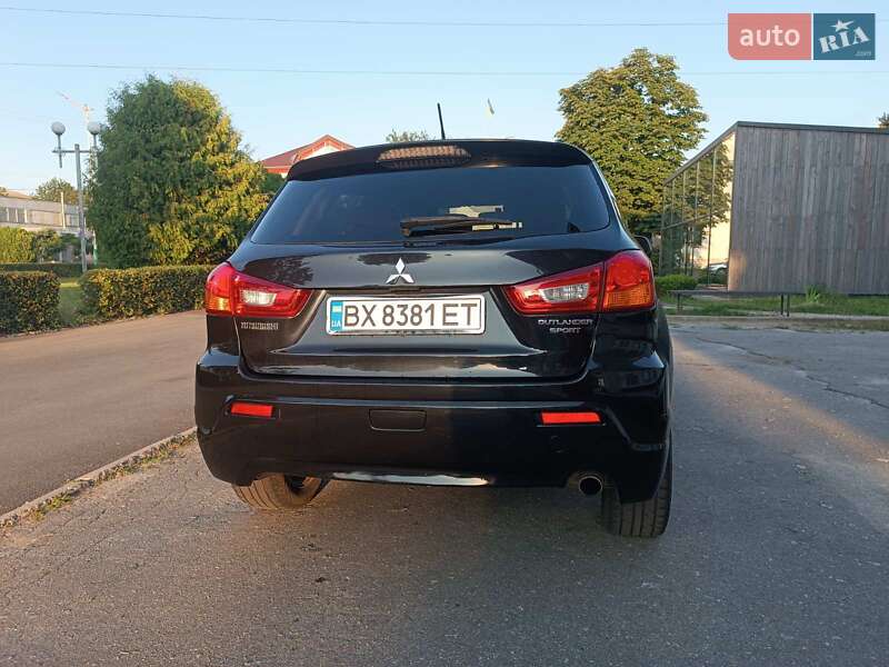 Позашляховик / Кросовер Mitsubishi Outlander 2010 в Полонному