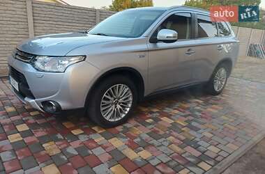 Внедорожник / Кроссовер Mitsubishi Outlander 2015 в Черноморске