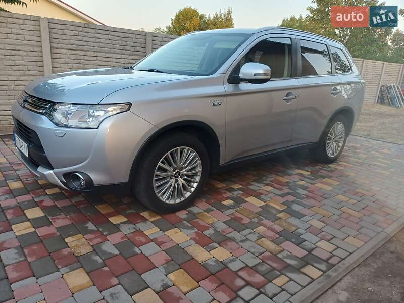 Mitsubishi Outlander 2015
