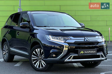 Внедорожник / Кроссовер Mitsubishi Outlander 2020 в Киеве