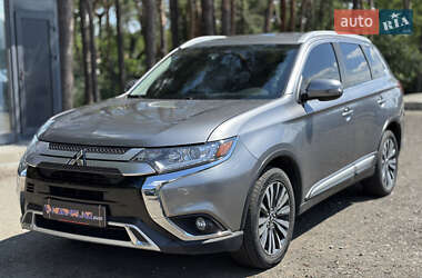 Внедорожник / Кроссовер Mitsubishi Outlander 2020 в Киеве