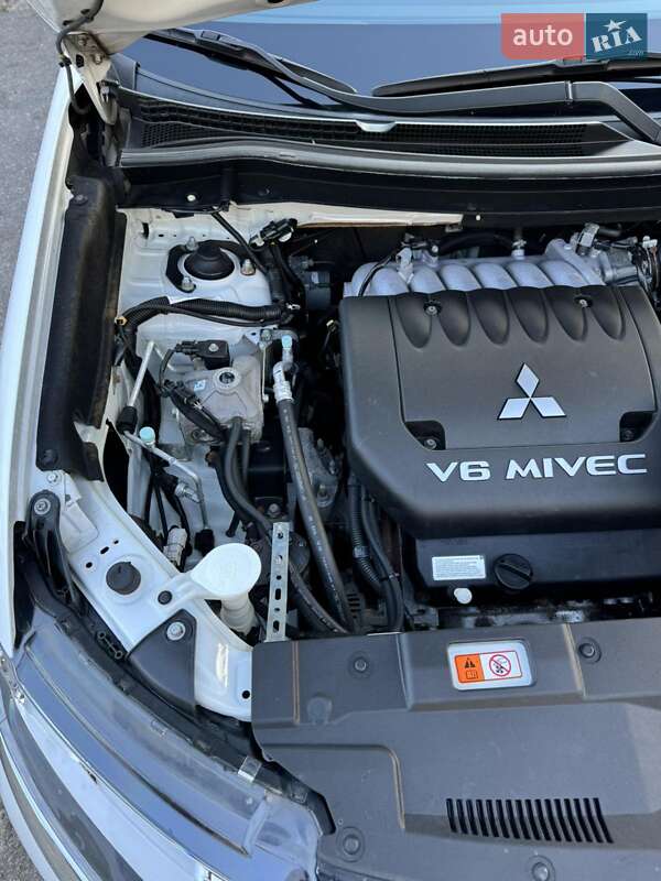 Внедорожник / Кроссовер Mitsubishi Outlander 2017 в Киеве