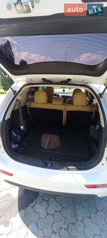 Позашляховик / Кросовер Mitsubishi Outlander 2013 в Дубні