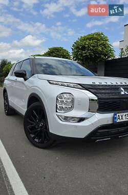 Внедорожник / Кроссовер Mitsubishi Outlander 2022 в Киеве