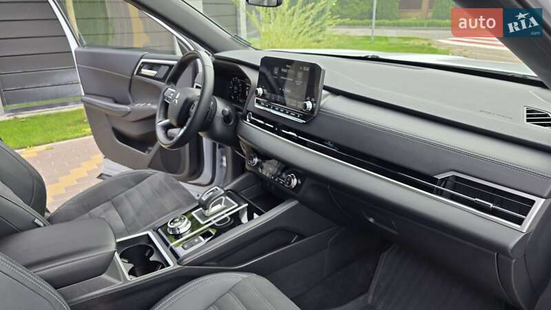 Внедорожник / Кроссовер Mitsubishi Outlander 2022 в Киеве