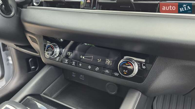 Внедорожник / Кроссовер Mitsubishi Outlander 2022 в Киеве