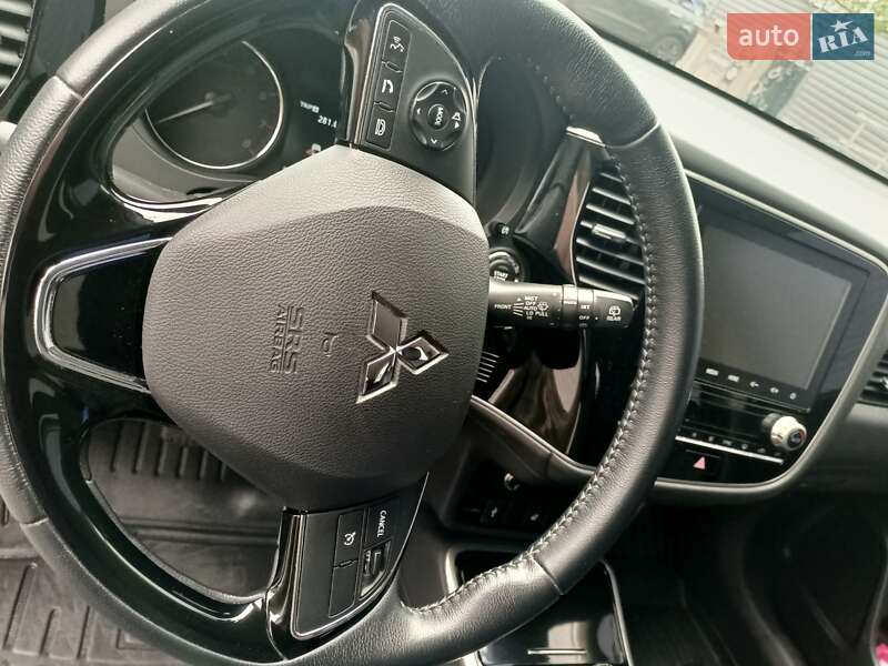 Позашляховик / Кросовер Mitsubishi Outlander 2021 в Житомирі