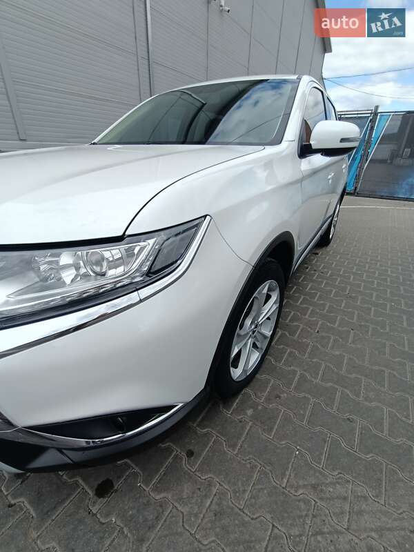 Позашляховик / Кросовер Mitsubishi Outlander 2021 в Житомирі