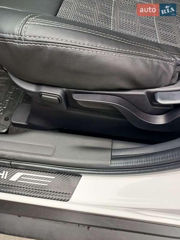 Позашляховик / Кросовер Mitsubishi Outlander 2021 в Житомирі