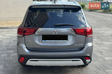 Внедорожник / Кроссовер Mitsubishi Outlander 2019 в 